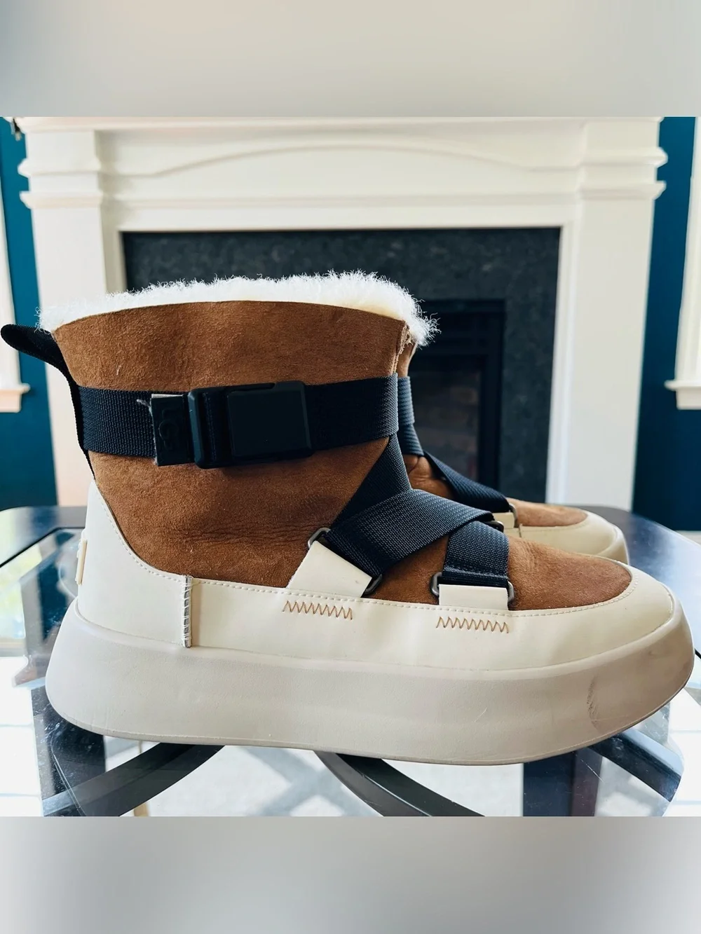 Sz 7 UGG Women's Classic Boom Buckle Boots S/N 1104616 Chestnut/Black/White